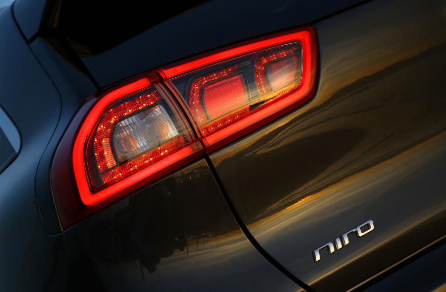Детали экстерьера Kia e-Niro 2018 года  (WW) (фото 14 из 41)